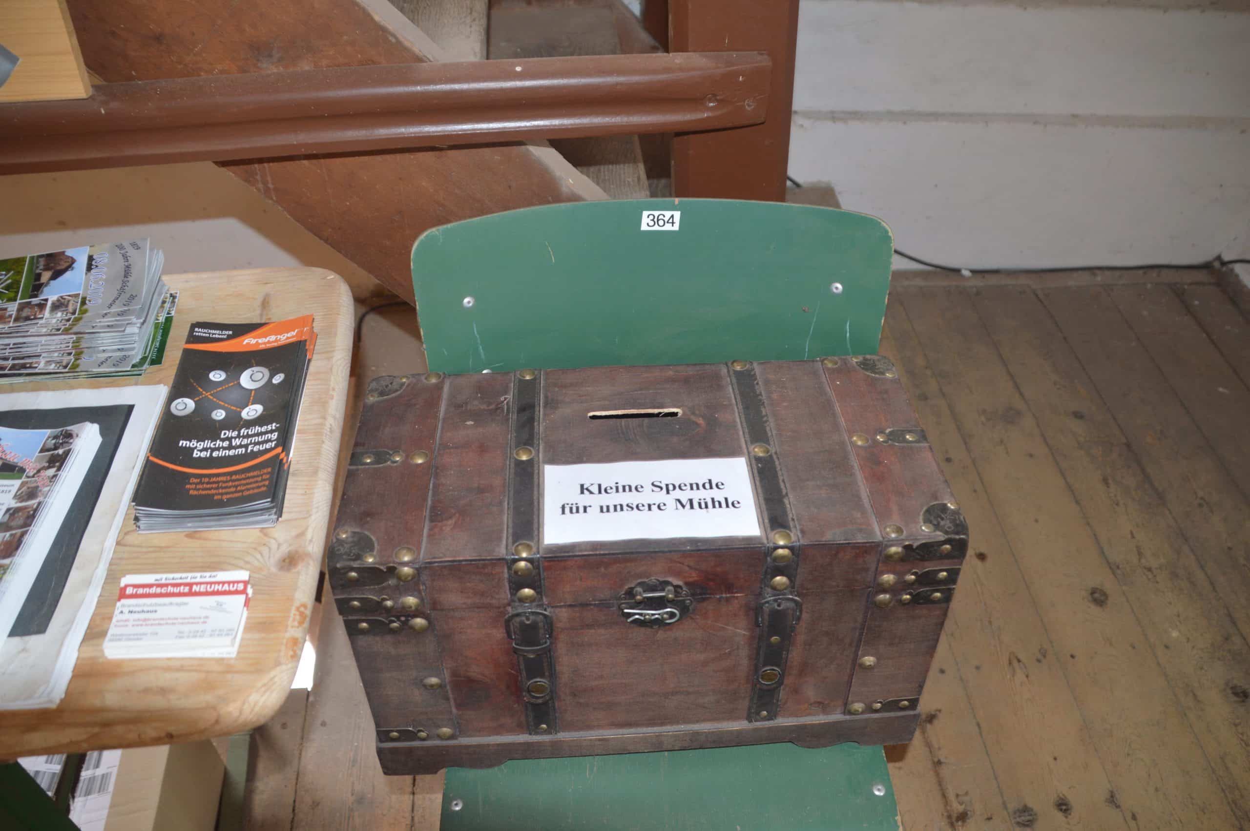 Spendenbox in Schäfermeiers Mühle in Salzkotten-Verne